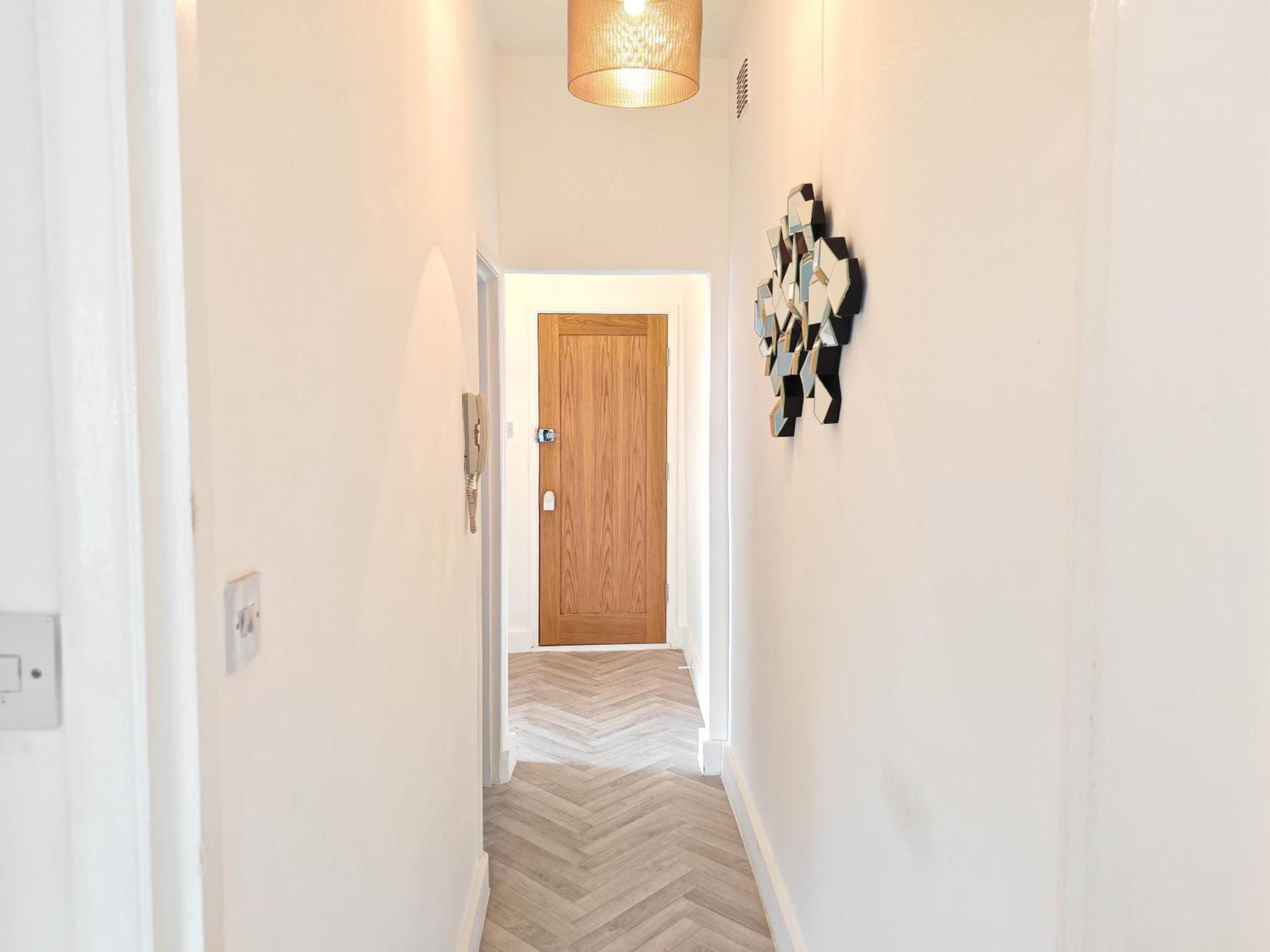 Garland Modern Park View Apartment, Hackney 4 *